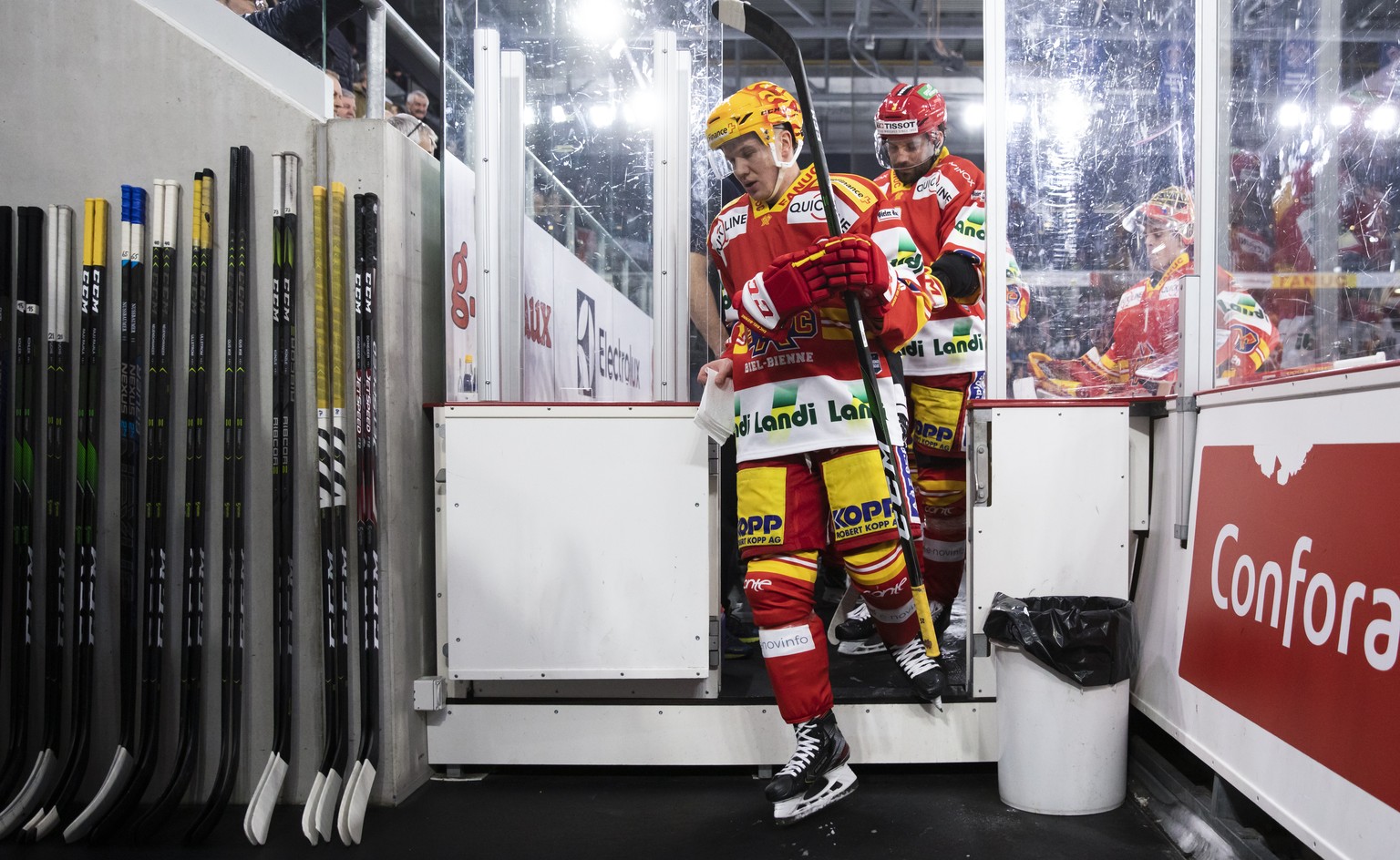 Biels Topscorer Toni Rajala geht in der Drittelspause in die Kabine, im Eishockey Meisterschaftsspiel der National League zwischen dem EHC Biel und HC Ambri-Piotta, am Dienstag, 21. Januar 2020, in de ...