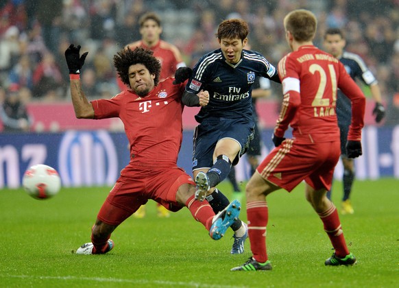 Munich&#039;s Dante of Brazil, left, Hamburg&#039;s Son Heung-Min of South Korea, center and Munich&#039; s Philipp Lahm challenge for the ball during the German first division Bundesliga soccer match ...