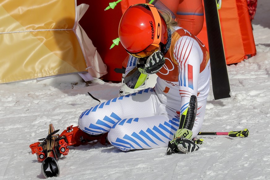 Mikaela Shiffrin, of the United States, falls to her knees after winning the gold medal in the Women&#039;s Giant Slalom at the 2018 Winter Olympics in Pyeongchang, South Korea, Thursday, Feb. 15, 201 ...