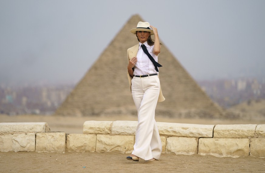 First lady Melania Trump visits the historical site of the Giza Pyramids in Giza, near Cairo, Egypt. Saturday, Oct. 6, 2018. First lady Melania Trump is visiting Africa on her first big solo internati ...