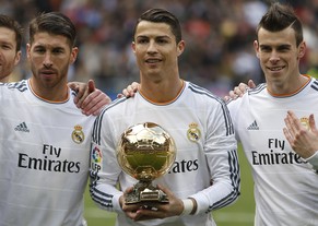Ronaldo beim Erinnerungsfoto mit den Teamkollegen.