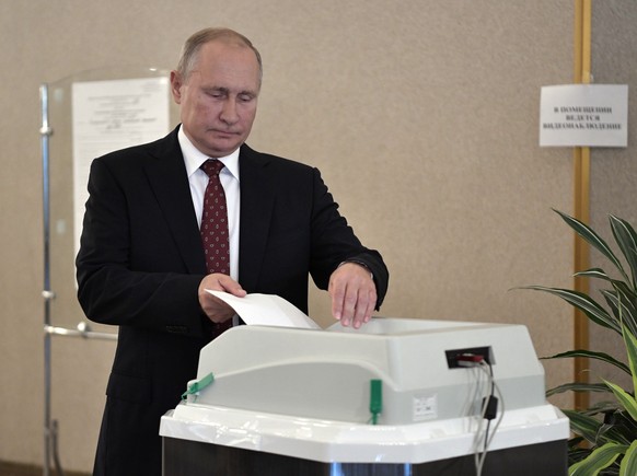 epa07827339 Russian President Vladimir Putin casts his vote at a polling station during Moscow city Duma elections in Moscow, Russia, 08 September 2019. Russians go to polling stations to vote in vari ...