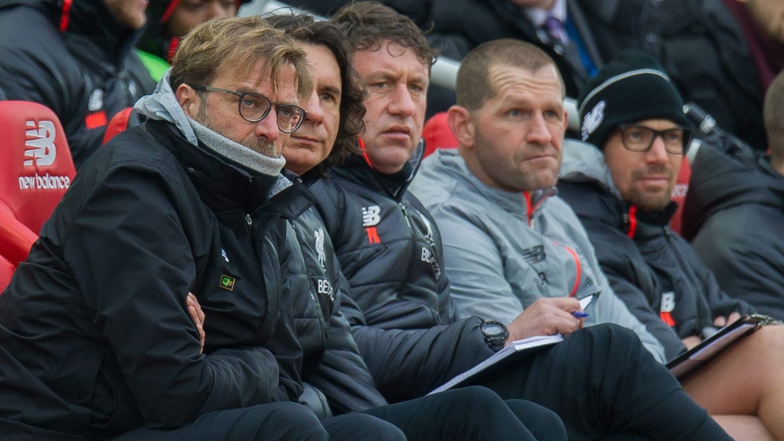 epa05738446 Liverpool Manager Juergen Klopp (L) reacts during the English Premier League soccer match between Liverpool and Swansea City held at Anfield, Liverpool, Britain, 21 January 2017. EPA/PETER ...