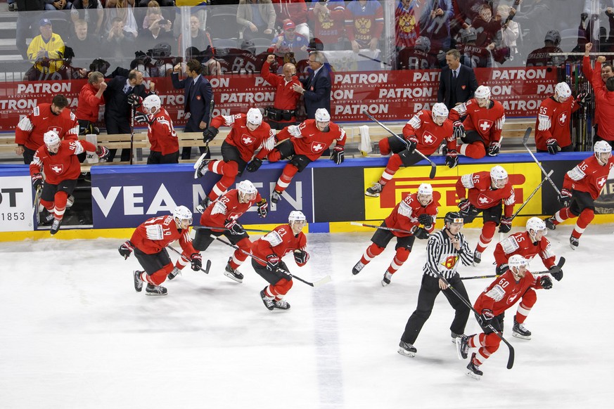 epa06751090 Switzerland&#039;s players celebrate their victory after beating Canada, during the IIHF 2018 World Championship semi final game between Canada and Switzerland, at the Royal Arena, in Cope ...