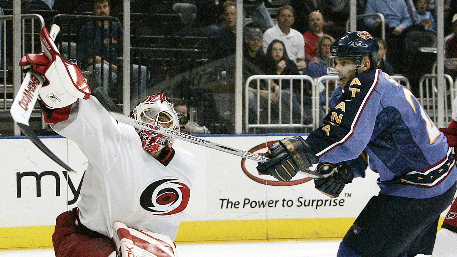 Atlanta Thrashers&#039; Patrik Stefan, right, of the Czech Republic, reaches for the puck over Carolina Hurricanes goalie Martin Gerber, of Switzerland, in front of the goal during the first period of ...