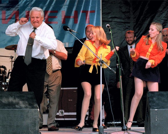 Boris Jelzin beim Abrocken.