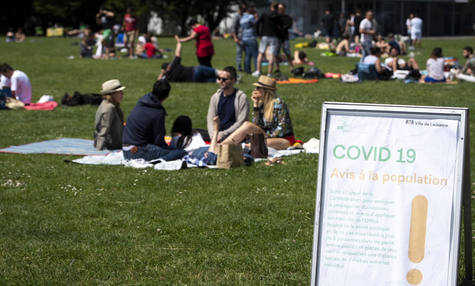 People enjoy the warm spring weather on the shore of the Lake Geneva during the state of emergency of the coronavirus disease (COVID-19) outbreak, in Lausanne, Switzerland, Sunday, May 24, 2020. In Sw ...