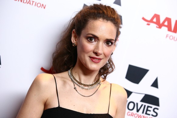 Es gibt krankhafte Langfinger. Das vielleicht berühmteste Beispiel dieser Kategorie heisst Winona Ryder: Die US-Schauspielerin wurde 2002 deswegen zu drei Jahren bedingt verurteilt. Soll sie Putin auch noch den Vortritt klauen? No way!!!