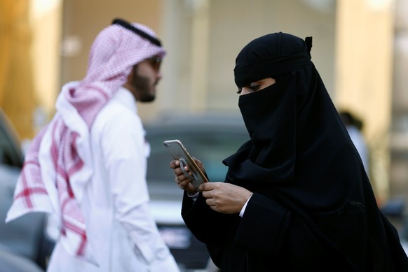 A Saudi woman uses the Careem app on her mobile phone in Riyadh, Saudi Arabia, January 2, 2017. Picture taken January 2, 2017. REUTERS/Faisal Al Nasser