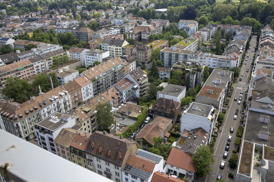 Blick aus einer Wohnung im 21. Stock des neuen SBB Gebaeudes fotografiert anlaesslich der Begehung des neuen SBB Gebaeudes am Meret Oppenheimer Platz beim Bahnhof SBB, Basel am Freitag, 7. Juni 2019.  ...