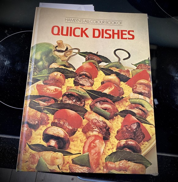 Hamlyn&#039;s All-Colour Book of Quick Dishes 1970s retro-küche Oliver Baroni kochen essen food