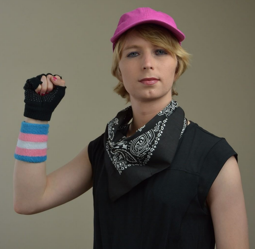 «Solidarisch wehren wir uns mit allen nötigen Mitteln gegen den Faschismus», schreibt Chelsea Manning unter dieses Bild.