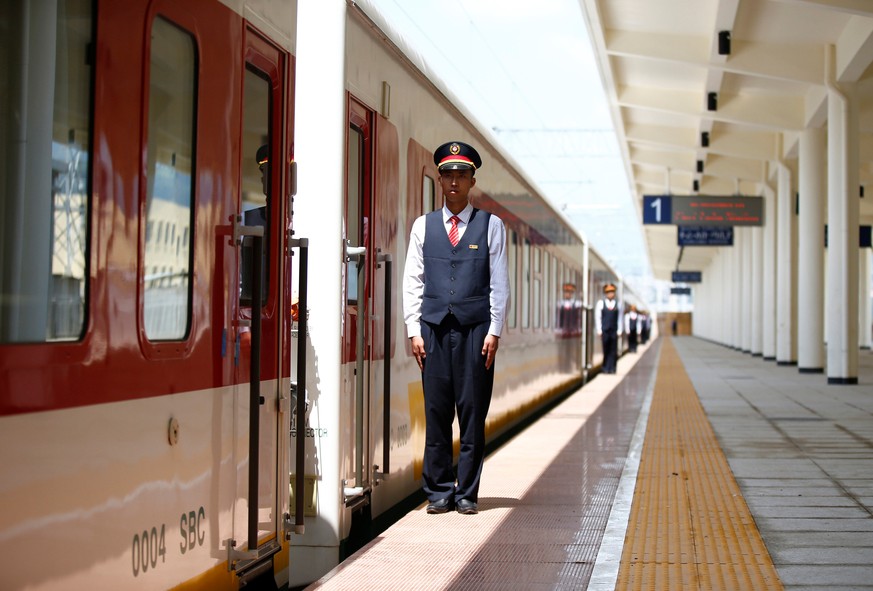 Chinese engineers stand in a line near a train at Furi train station during a media guided tour of the Ethio-Djibouti Railways route near Ethiopia&#039;s capital Addis Ababa, September 24, 2016. REUTE ...