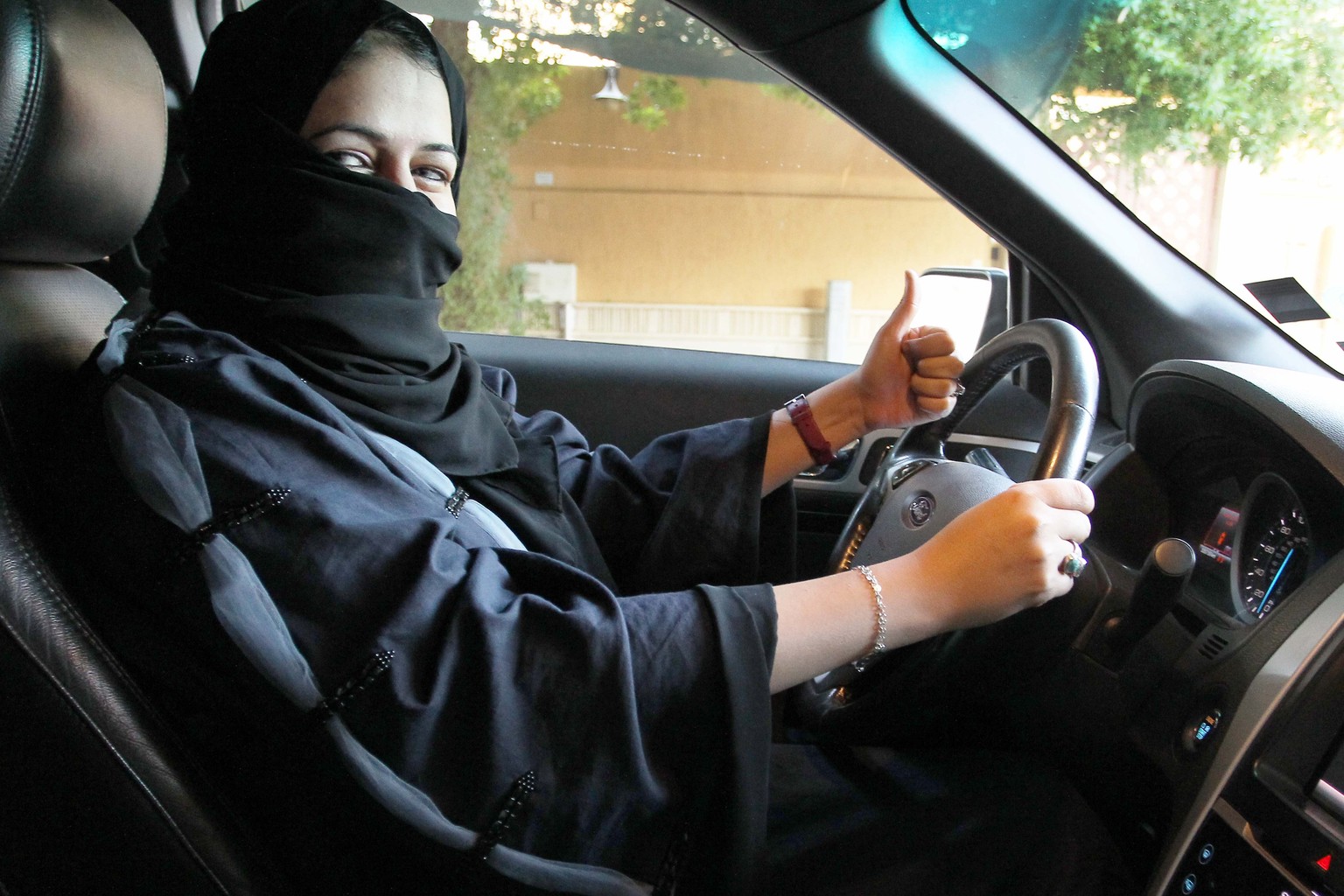 epa06230465 A woman gives a thumb up as she sits behind the wheel of a car in Riyadh, Saudi Arabia, 27 September 2017. According to reports on 26 September 2017, Saudi Arabia’s King Salman bin Abdulaz ...