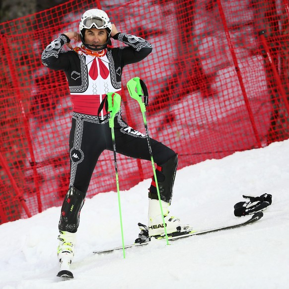 epa04095485 Hubertus Von Hohenlohe of Mexico reacts after crashing during the first run of the Men&#039;s Slalom race at the Rosa Khutor Alpine Center during the Sochi 2014 Olympic Games, Krasnaya Pol ...