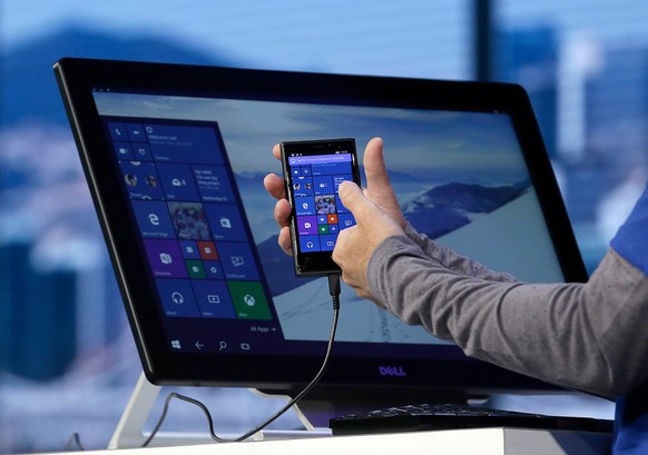 Ist das Lumia per Kabel an einen Bildschirm angeschlossen, wird der Handy-Homescreen auf dem PC-Monitor als Windows-Startmenü dargestellt.