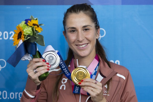 Belinda Bencic poses with her gold and silver medal, at the 2020 Tokyo Summer Olympics in Tokyo, Japan, on Sunday, August 01, 2021. (KEYSTONE/Peter Klaunzer)