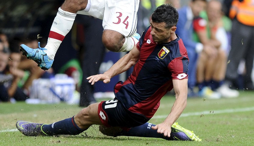 Blerim Dzemaili mit vollem Einsatz bei Genoas Sieg gegen Palermo.