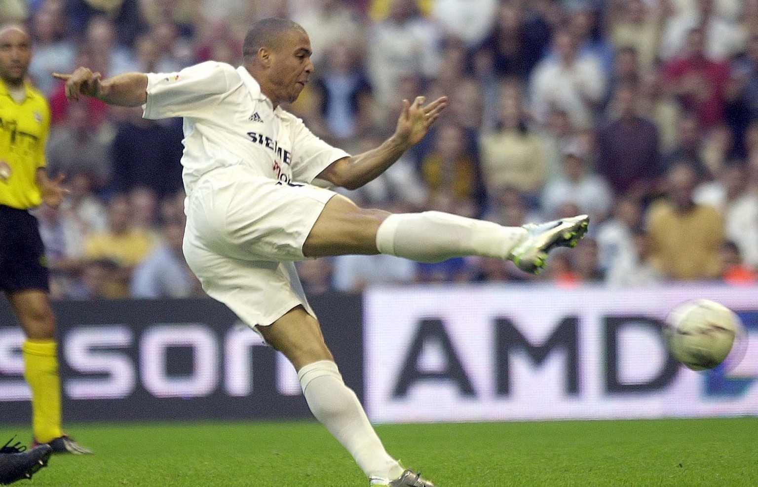 Real Madrid&#039;s Brazilian star Ronaldo scores his first goal on his debut against Alaves during a Spanish league soccer match in Madrid&#039;s Bernabeu stadium, Spain, Sunday Oct. 6, 2002. (AP Phot ...