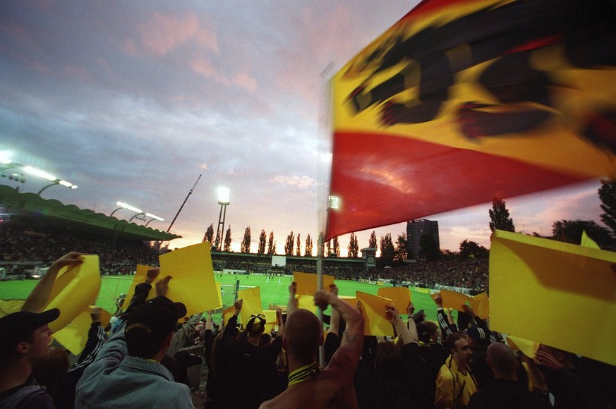 YB-Fans beim letzten Spiel im alten Wankdorf-Stadion im Juli 2001.