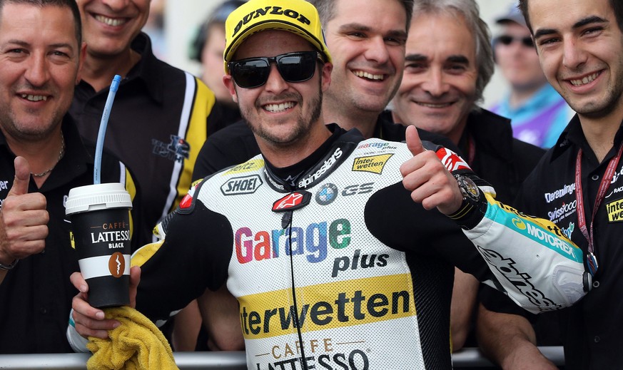 epa05294793 Swiss Moto 2 rider Thomas Luethi of garage Plus Interwetten celebrates with his team his third place during the Moto2 race of the French Motorcycling Grand Prix at Le Mans race track, Le M ...