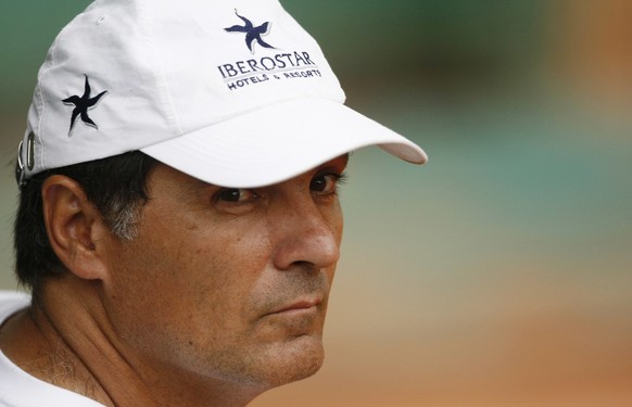 The coach of Spain&#039;s Rafael Nadal, Toni Nadal, watches during a training session at the French Open tennis tournament in Paris on Monday June 2, 2008. (AP Photo/Michel Spingler)