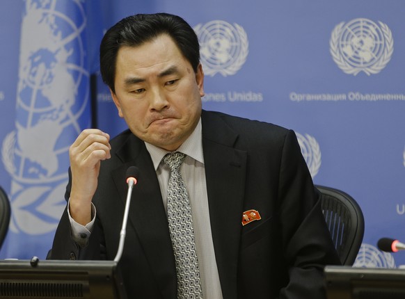 Myong Hund spricht vor der UNO-Versammlung.