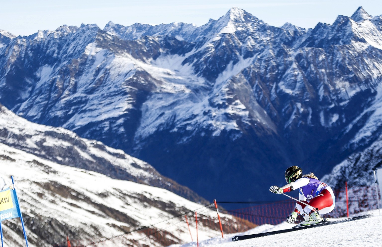 Lara Gut of Switzerland skis down the slope during the World Cup Soelden Women&#039;s Giant Slalom race on the Rettenbach glacier in the Tyrolean ski resort of Soelden October 24, 2015. REUTERS/Domini ...