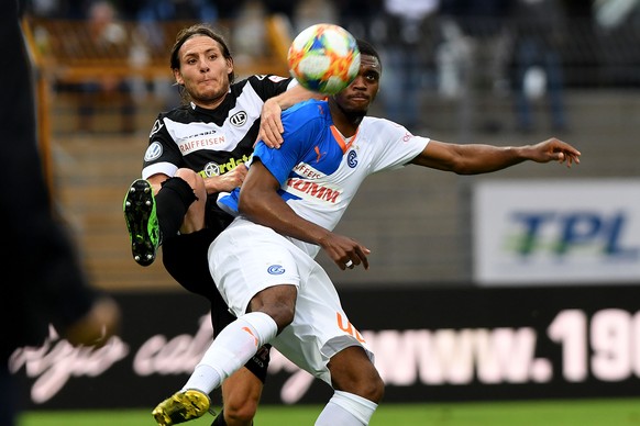 Lugano&#039;s player Numa Lavanchy, left, fights for the ball with Grasshopper&#039;s player Julien Ngoy, right, during the Super League soccer match FC Lugano against Graashopper Club Zuerich, at the ...