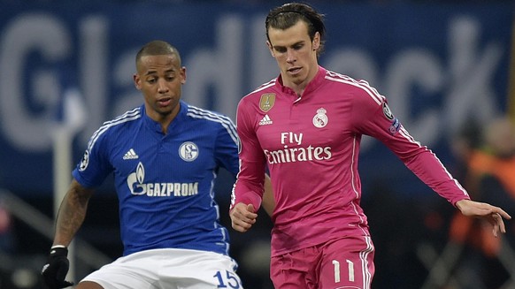 Schalke&#039;s Dennis Aogo, left, goes to stop Real Madrid&#039;s Gareth Bale as he controls the ball during the Champions League round of 16 first leg soccer match between FC Schalke 04 and Real Madr ...