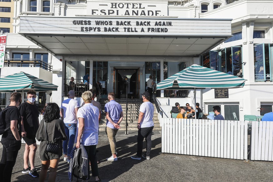 People line up outside a popular pub and restaurant in St Kilda in Melbourne, Australia, Wednesday, Oct. 28, 2020. Melbourne, Australia&#039;s former coronavirus hot spot, emerged from a lockdown at m ...