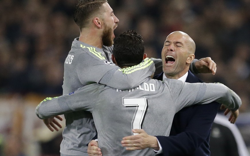 Ronaldo, Zidane und Ramos feiern den Treffer des portugiesischen Superstars.
