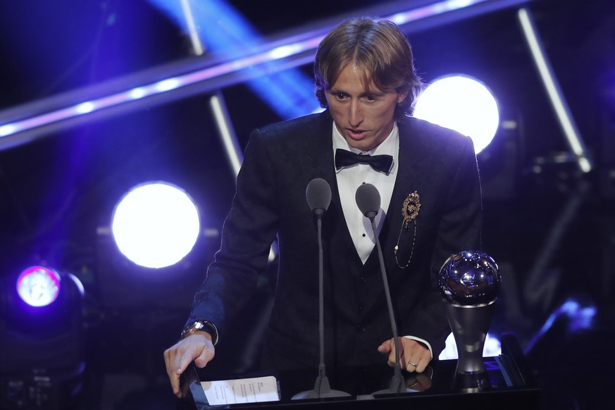 Crotia&#039;s Luka Modric receives the Best FIFA Men&#039;s Player award during the ceremony of the Best FIFA Football Awards in the Royal Festival Hall in London, Britain, Monday, Sept. 24, 2018. (AP ...