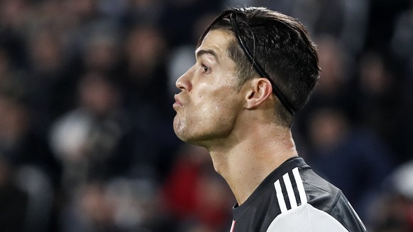 Juventus&#039; Cristiano Ronaldo reacts during the Champions League group D soccer match between Juventus and Atletico Madrid at the Allianz stadium in Turin, Italy, Tuesday, Nov. 26, 2019. (AP Photo/ ...
