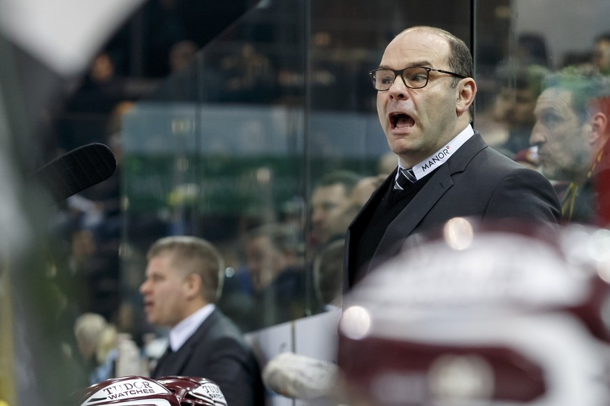 Geneve-Servette&#039;s Head coach Craig Woodcroft shouts out against his players, during a National League regular season game of the Swiss Championship between Geneve-Servette HC and SC Bern, at the  ...