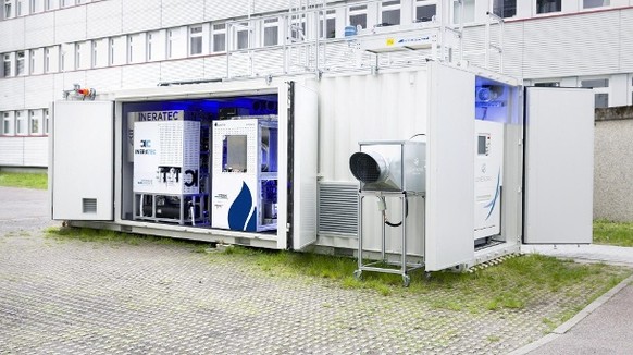 Die Power-to-Liquid-Anlage vom Karlsruher Institut für Technik: Wenn alles nach Plan läuft, rechnen die Forscher damit, schon in ein paar Jahren grosse Mengen Treibstoff aus CO2 herstellen zu können.