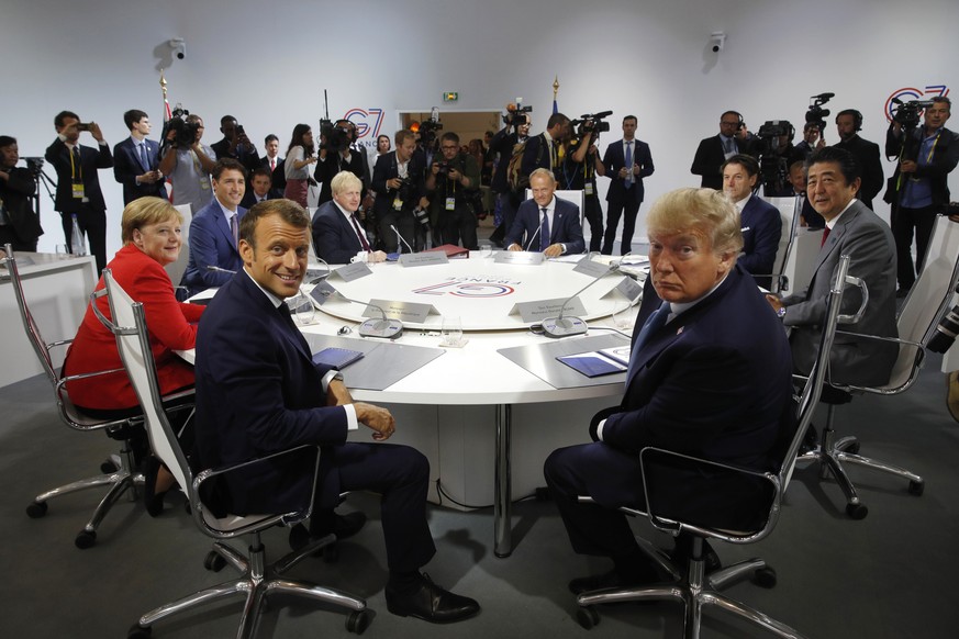 French President Emmanuel Macron, center left, U.S. President Donald Trump, center right, Japan&#039;s Prime Minister Shinzo Abe, right, Britain&#039;s Prime Minister Boris Johnson, fourth left, Germa ...