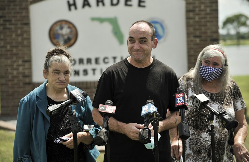 Former inmate Robert DuBoise, 56, meets reporters with his sister Harriet, left, and mother Myra, right, outside the Hardee County Correctional Institute after serving 37 years in prison, when officia ...