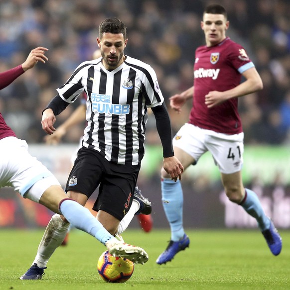 West Ham United&#039;s Fabian Balbuena, left, and Newcastle United&#039;s Fabian Schar bviefor the ball during the English Premier League soccer match between Newcastle United and West Ham United at S ...