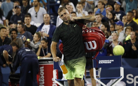 epa05523106 Daniel Evans of Great Britain reacts after losing to Stan Wawrinka of Switzerland on the sixth day of the US Open Tennis Championships at the USTA National Tennis Center in Flushing Meadow ...