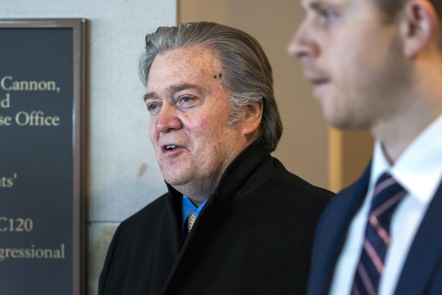 epa06528955 Former White House strategist Steve Bannon (L) arrives to testify before the House Intelligence Committee in the US Capitol in Washington, DC, USA, 15 February 2018. Bannon returned to spe ...
