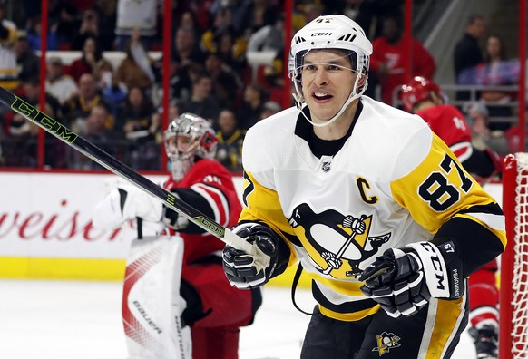 Pittsburgh Penguins&#039; Sidney Crosby (87) looks to celebrate Brian Dumoulin&#039;s goal during the first period of an NHL hockey game against the Carolina Hurricanes, Friday, Dec. 29, 2017, in Rale ...