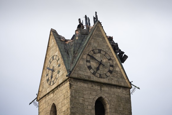 Der abgebrannte Kirchturm, am Mittwoch, 15. Dezember 2019, in Herzogenbuchsee. (KEYSTONE/Peter Klaunzer)