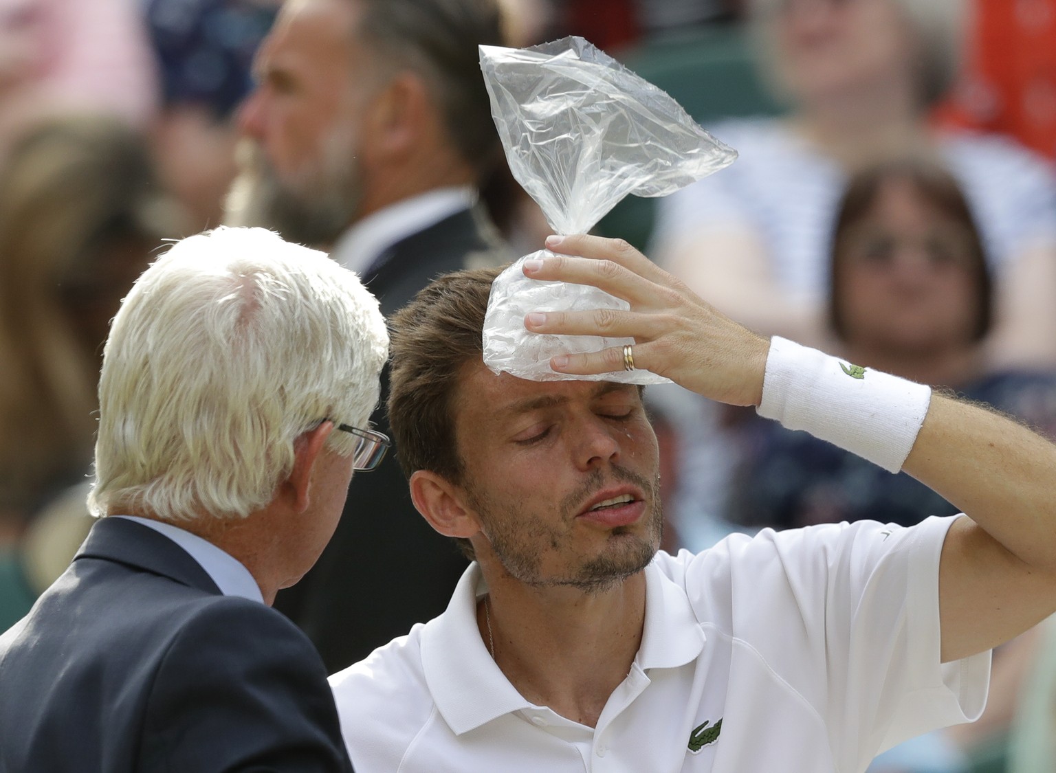 France&#039;s Nicolas Mahut puts ice on his forehead after being hit by a ball during the men&#039;s doubles final match he plays with Edouard Roger-Vasselin against Colombia&#039;s Juan Sebastian Cab ...