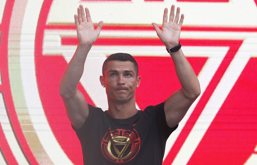 epa06897877 New Juventus soccer player Cristiano Ronaldo of Portugal greets fans during his visit to Beijing, China, 19 July 2018. Ronaldo is in China for his annual &#039;CR7 tour&#039;. EPA/WU HONG