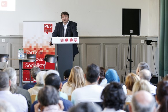 Christian Levrat, Parteipraesident SP Schweiz, spricht bei einer Konferenz der SP Europa, am Samstag, 21. Mai 2016 in Bern. (KEYSTONE/Peter Klaunzer)