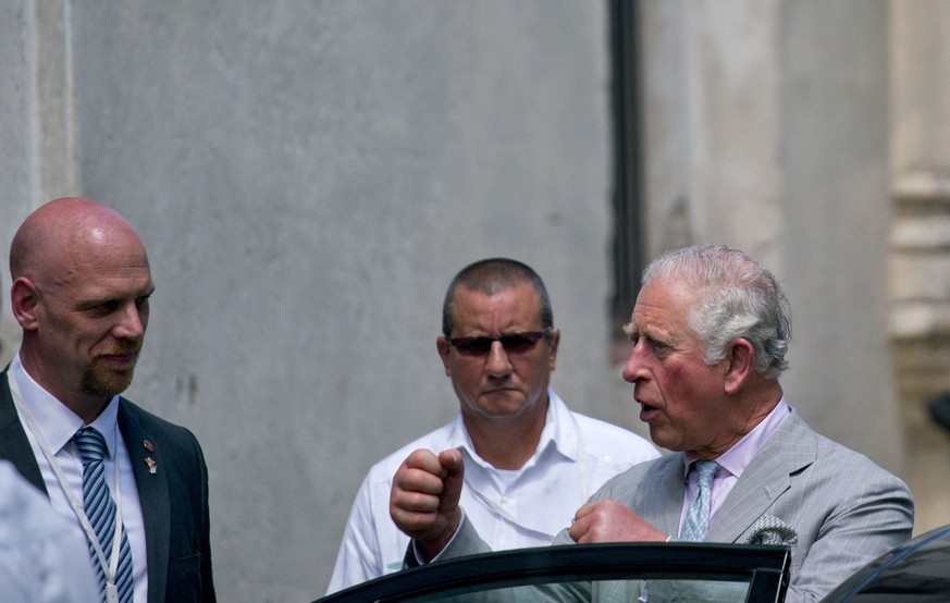 Britain&#039;s Prince Charles, the Prince of Wales, holds up his fists as he talks with one of his bodyguards after visiting a gym boxing during his official trip to Cuba, in Havana, Cuba, Sunday, Mar ...