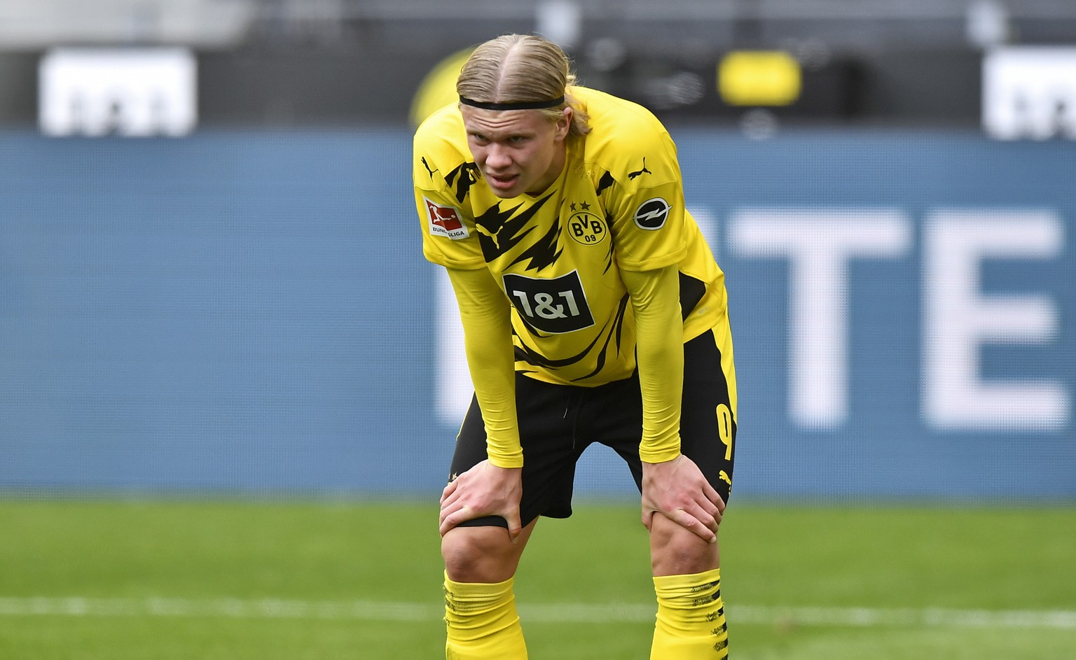 Dortmund&#039;s Erling Haaland reacts disappointed during the German Bundesliga soccer match between Borussia Dortmund and Eintracht Frankfurt in Dortmund, Germany, Saturday, April 3, 2021. (AP Photo/ ...