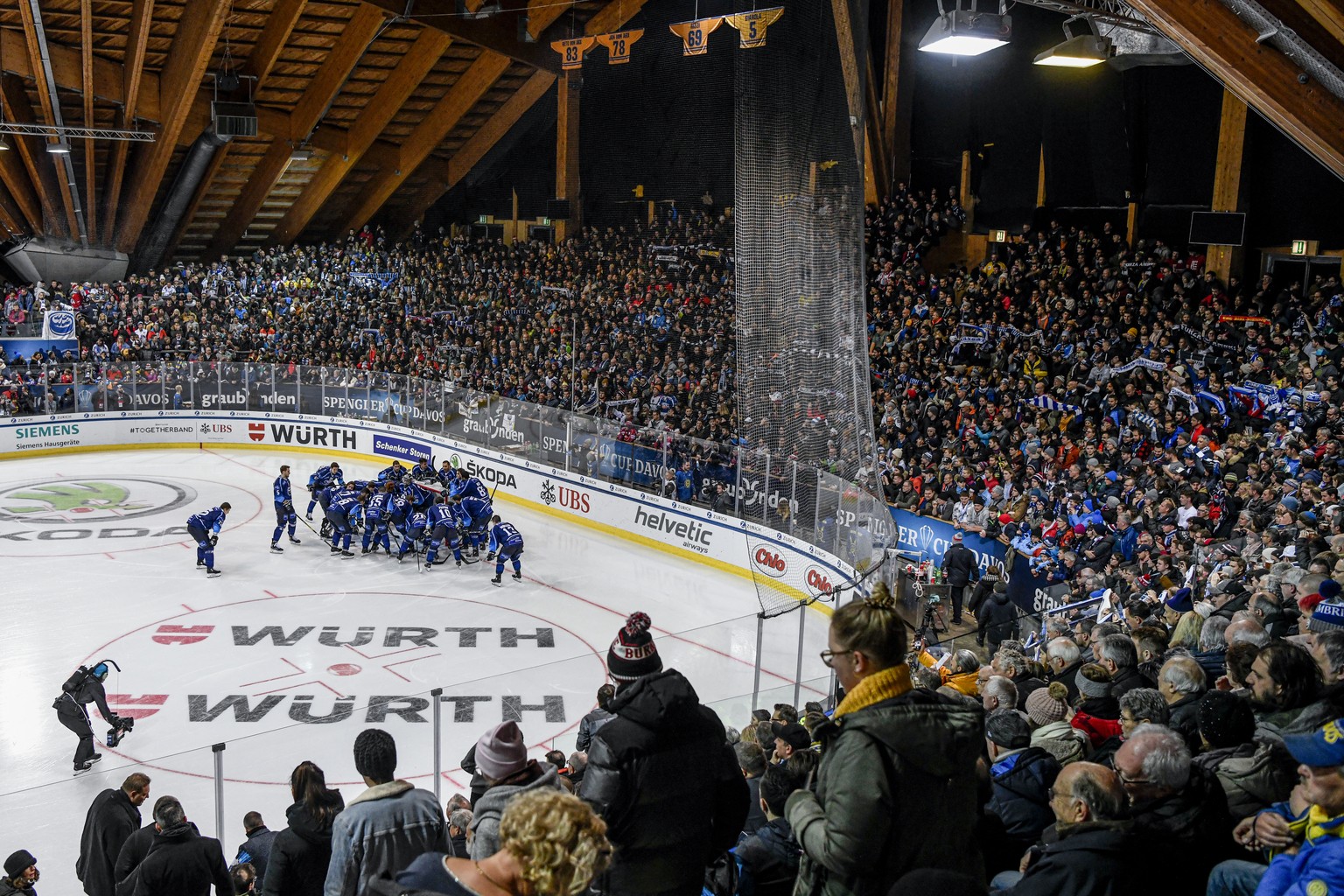 Ambri`s team team the game between HC Ambri-Piotta and HC Ocelari Trinec at the 93th Spengler Cup ice hockey tournament in Davos, Switzerland, Monday, December 30, 2019. (KEYSTONE/Melanie Duchene)