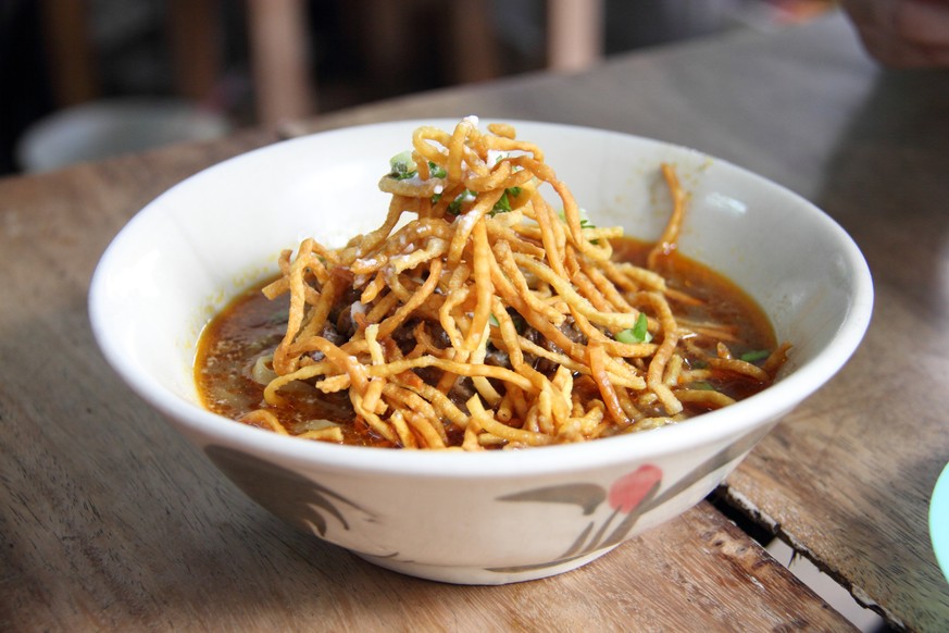 Khao Soi — Crispy Noodle Curry — Thailand or Laos essen food asien nudeln